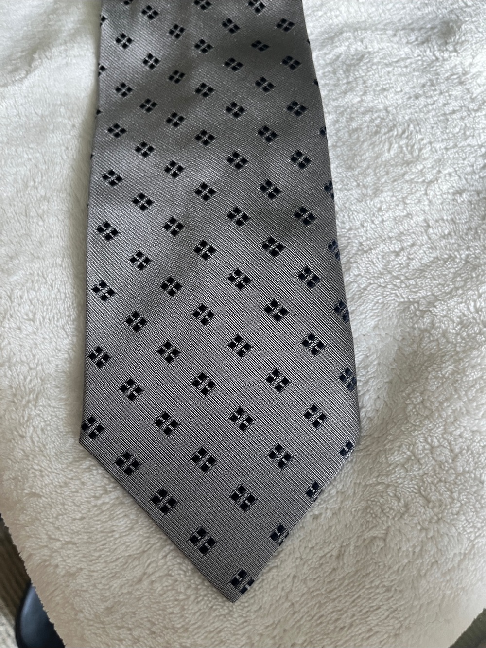 Giorgio Armani Men's Gray Patterned Tie - Classic Formal Accessory
